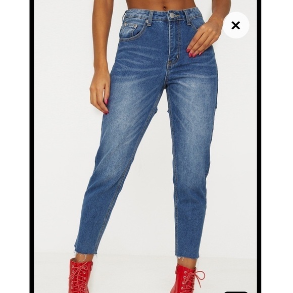 PrettyLittleThing Denim - NEW! Pretty Little Thing Bum Rip Jeans
